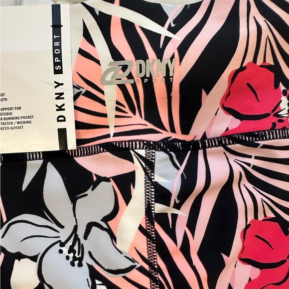 NWT- DKNY Sport 🩷Brand New! Small 7/8 ~Yoga/Workout pants! ~ Great Stretch - Picture 3 of 9